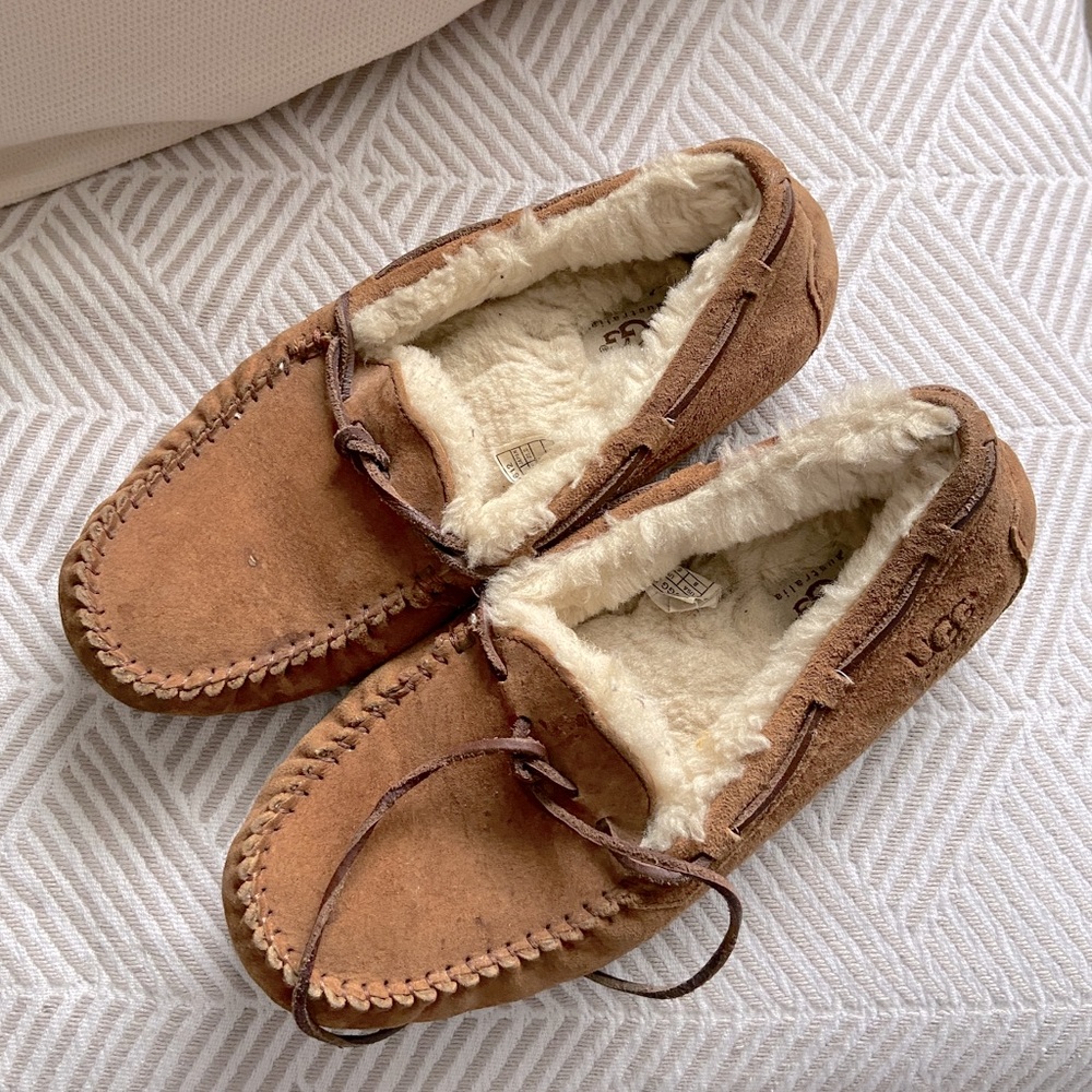 {Ugg} moccasin slippers